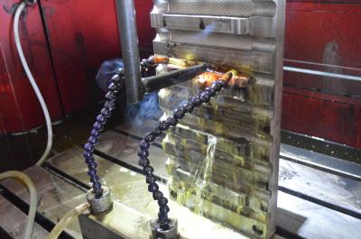 火花機放電加工圖