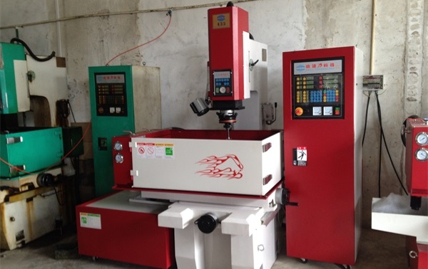 數(shù)控火花機(jī) 數(shù)控火花機(jī)